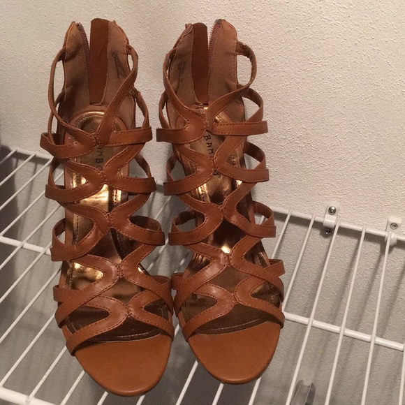 Wedge Heel - Picture 2 of 3